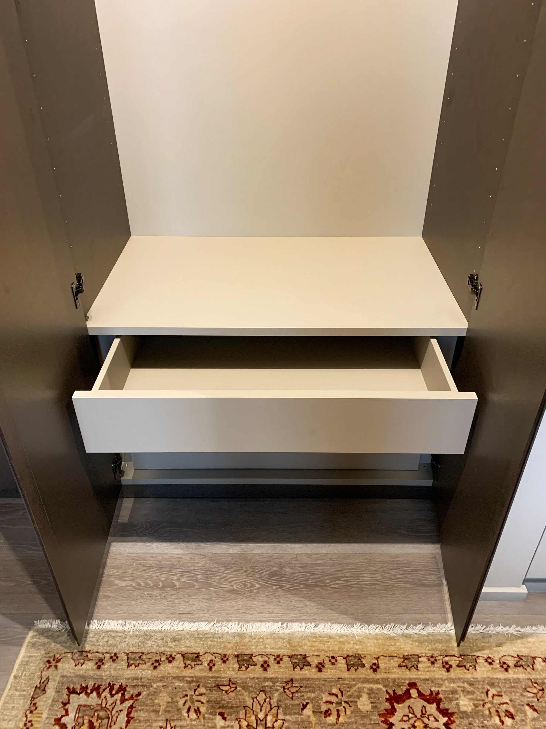 Armadio metallizzato — Milano