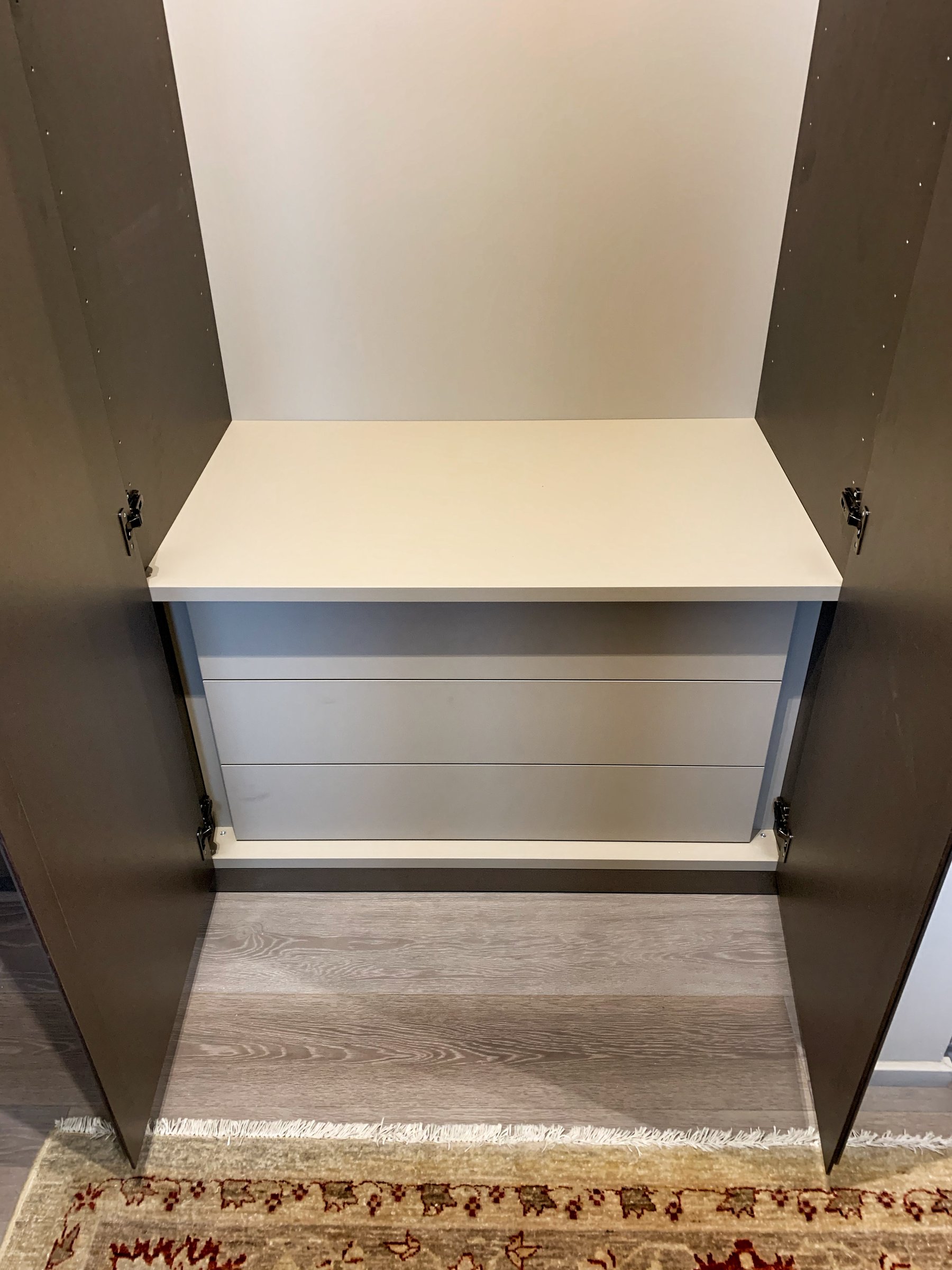 Armadio metallizzato — Milano