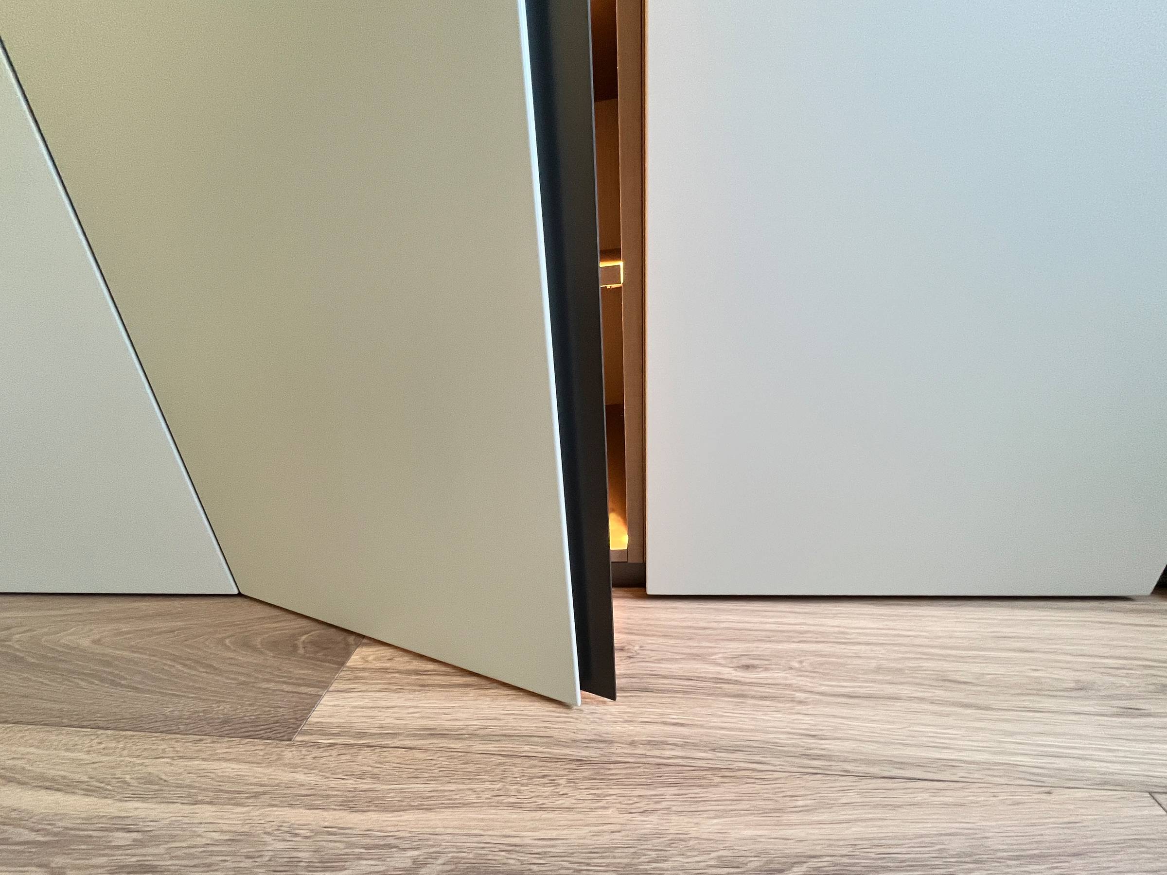 Armadio su misura Titanio: Eleganza per un Design Funzionale — 
