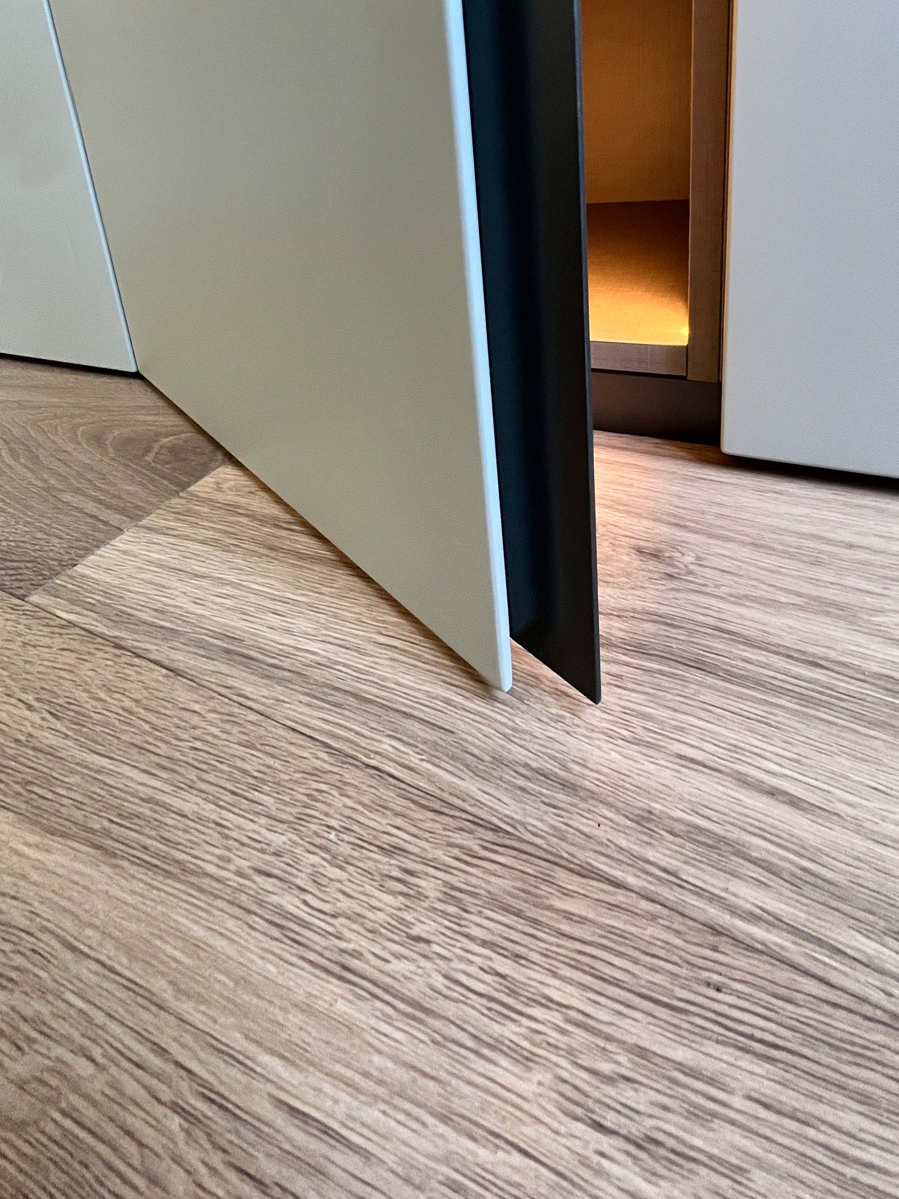 Armadio su misura Titanio: Eleganza per un Design Funzionale — 