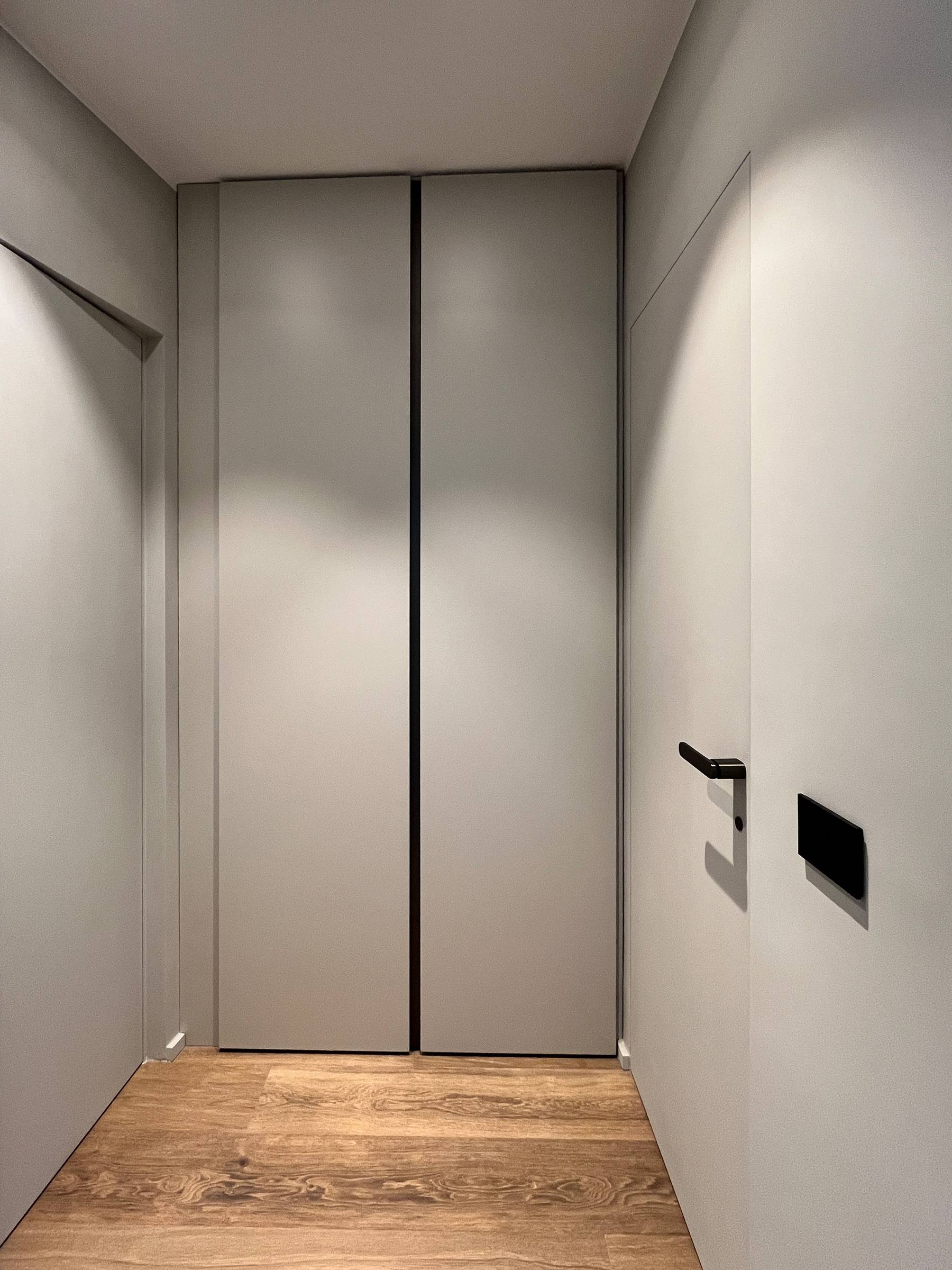 Armadio su misura Titanio: Eleganza per un Design Funzionale — 