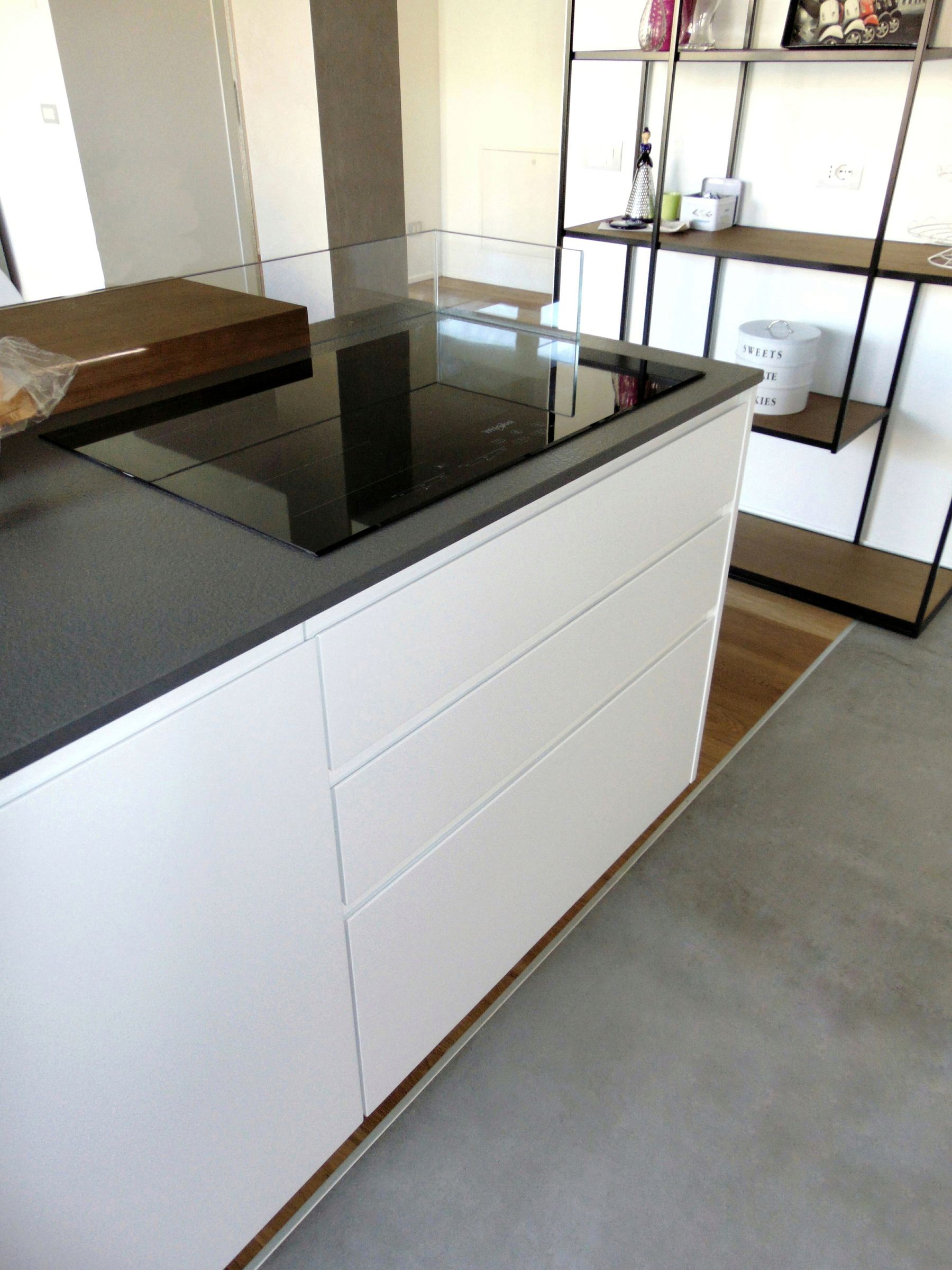 Cucina su misura con isola | Rovere & bianco — 
