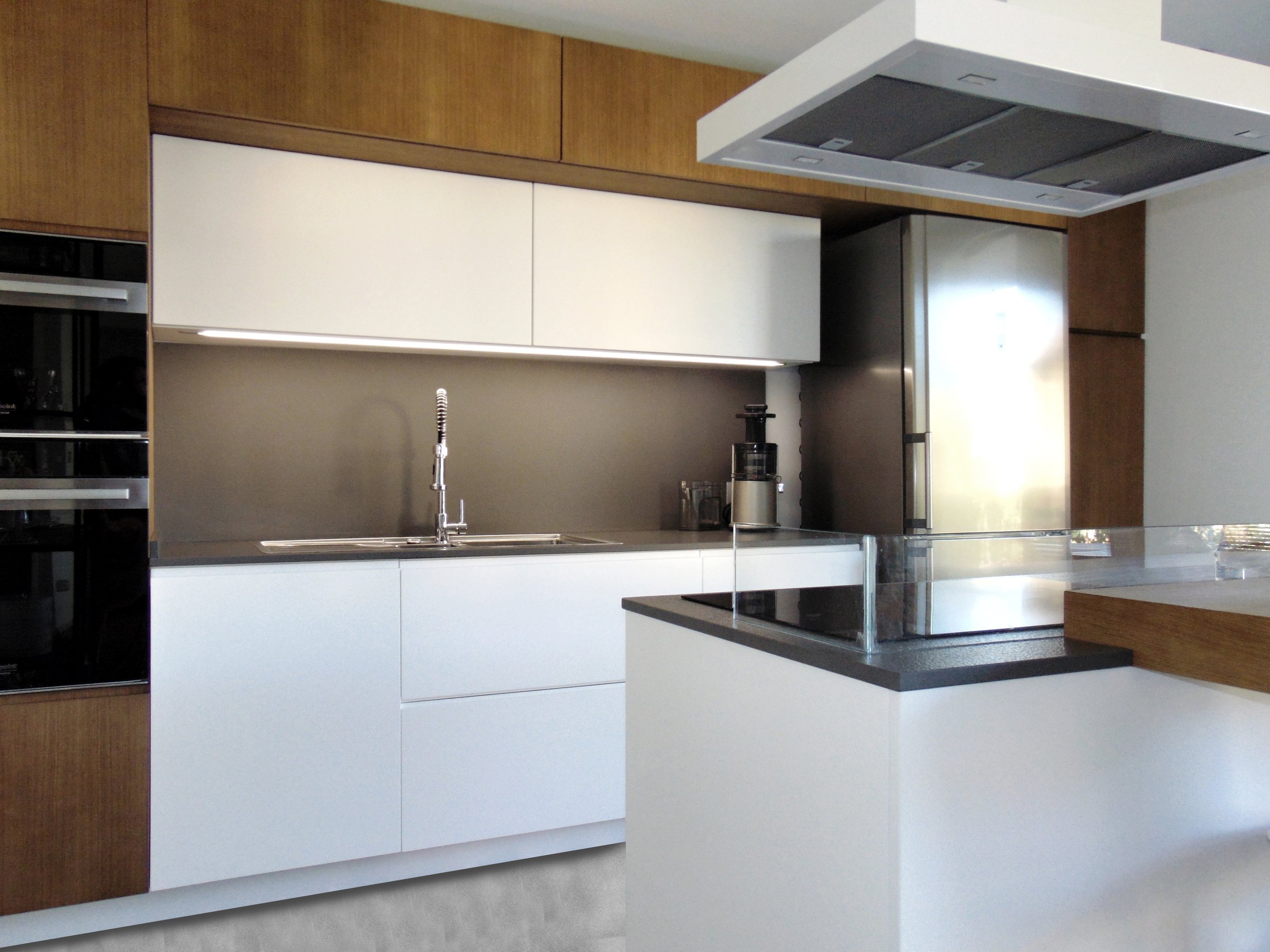 Bergo Arredi — Cucina su misura con isola | Rovere & bianco